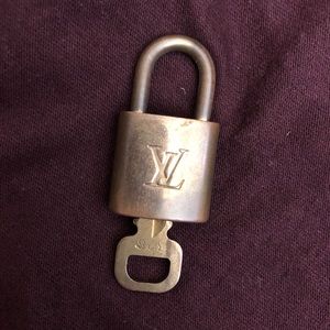 Pre-loved LV Lock & Key Set 326